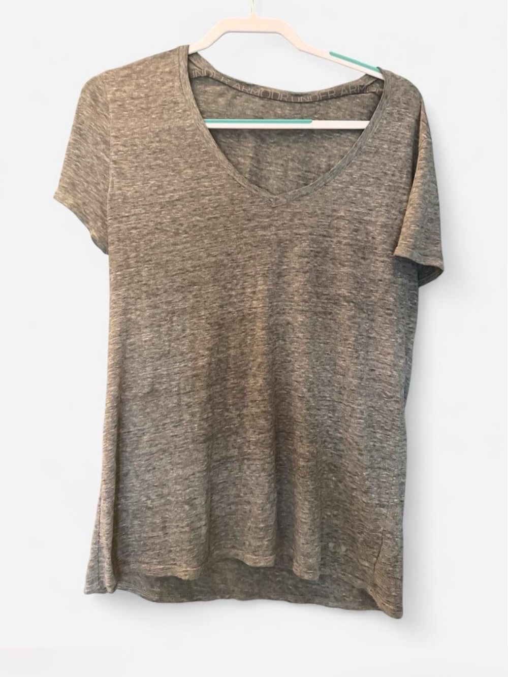 Under Armour Women’s Heather Gray V-Neck Short Sleeve Tee